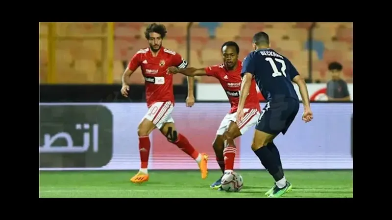 Cầu thủ của Ceramica Clepatra đang tạo cơ hội ghi bàn trước Al Ahly - "Ceramica Clepatra" vs Cầu thủ của Ceramica Clepatra đang tạo cơ hội ghi bàn trước Al Ahly - "Ceramica Clepatra"…