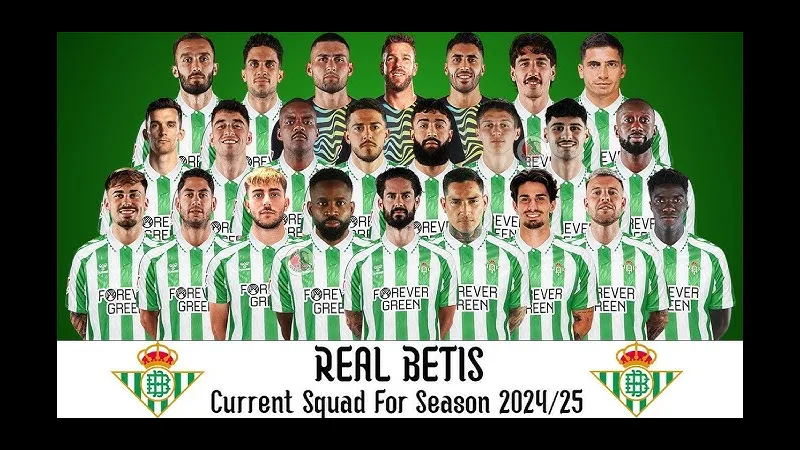 Cầu thủ Real Betis và Feyenoord tranh chấp bóng trên sân