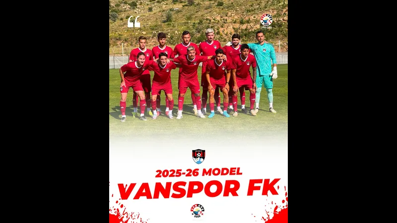 Cầu thủ Vanspor FK đang tấn công mạnh mẽ trước Bodrumspor Cầu thủ Vanspor FK đang tấn công mạnh mẽ trước Bodrumspor