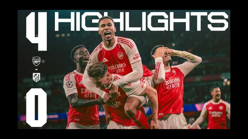 Cầu thủ Atletico Madrid và Arsenal tranh chấp bóng trước khung thành